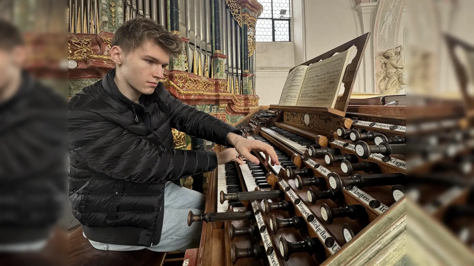 Jan Liebermann erhielt seinen ersten Klavierunterricht im Alter von sieben Jahren. Er ist 1. Preisträger des Northern Ireland International Organ Competition 2024, 1. Bundespreisträger in der Kategorie Orgel solo bei „Jugend musiziert” 2021 mit Höchstpunktzahl, 2. Preisträger des Internationalen Orgelwettbewerbs Wuppertal 2023 und Preisträger des ersten internationalen Orgelwettbewerbs in Deidesheim 2020, des „International Young Organist Competition Moscow“ 2020 und des Concours International d'Orgue de Dudelange 2023. Desweiteren ist er Sonderpreisträger der Deutschen Stiftung Musikleben. Ebenfalls erhielt er 2021 ein Stipendium der Jürgen-Ponto-Stiftung Berlin. (Foto: pr)