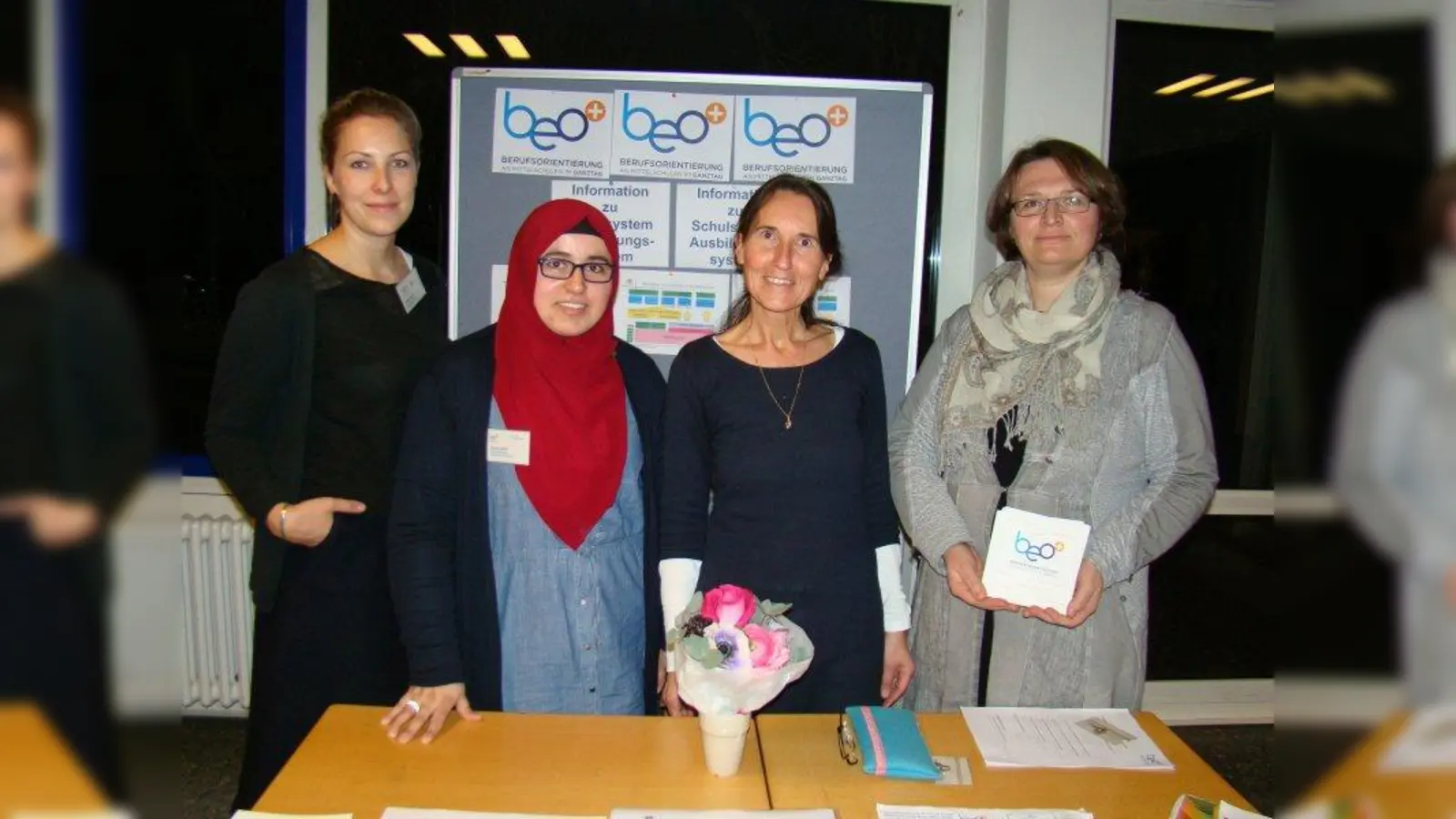 Kathrin Nüßlein, Ayse Sahin,  Projektleiterin Claudia Schmoll und Patrycja Marek sehen sich als eine Art „Streetworker für Eltern”. Nicht auf dem Bild: Hülya Capci. (Foto: pst)