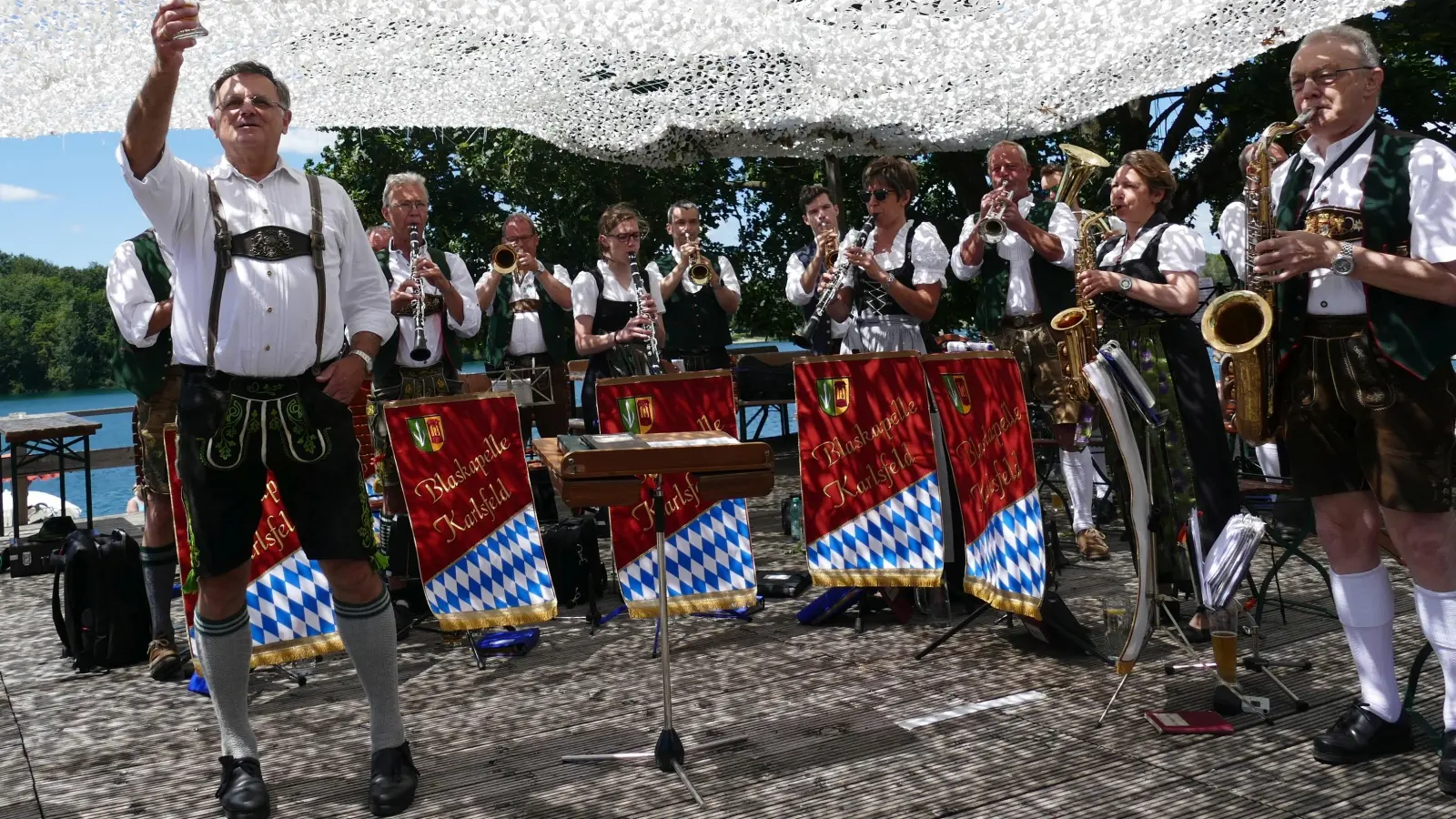 Eine Abordnung der Blaskapelle Karlsfeld macht den musikalischen Auftakt am Sonntagvormittag. (Foto: privat)