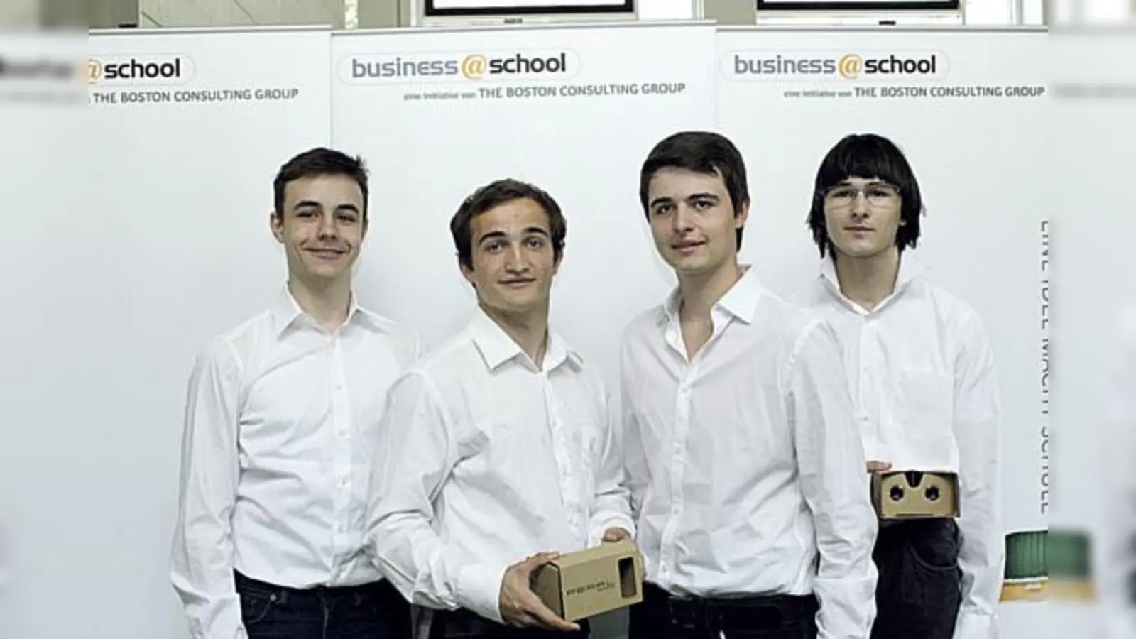 Jan Marco Ruiz de Vargas Staudacher (17), Patrik Pandi (17), Maximilian Sigl (17), Maximilian Schitteck (17) lagen mit ihrer 3yeD  Online-Plattform für 3D-Brillen-Modelh ganz weit vorne im Ranking. 	 (Foto: VA)