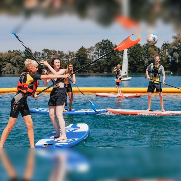 Bei dem Turnier treten alle Teams in SUP Polo gegeneinander an. (Foto: Segel-Surf-Club Neufahrn e.V.)