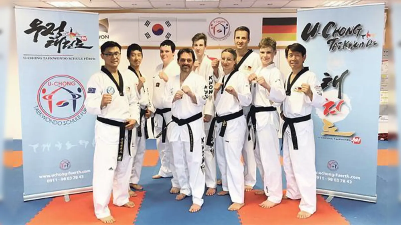 Diese Taekwondo-Schüler freuen sich über den schwarzen Gürtel. Mit dabei: fünf Athleten des TSU.	 (Foto: Verein)