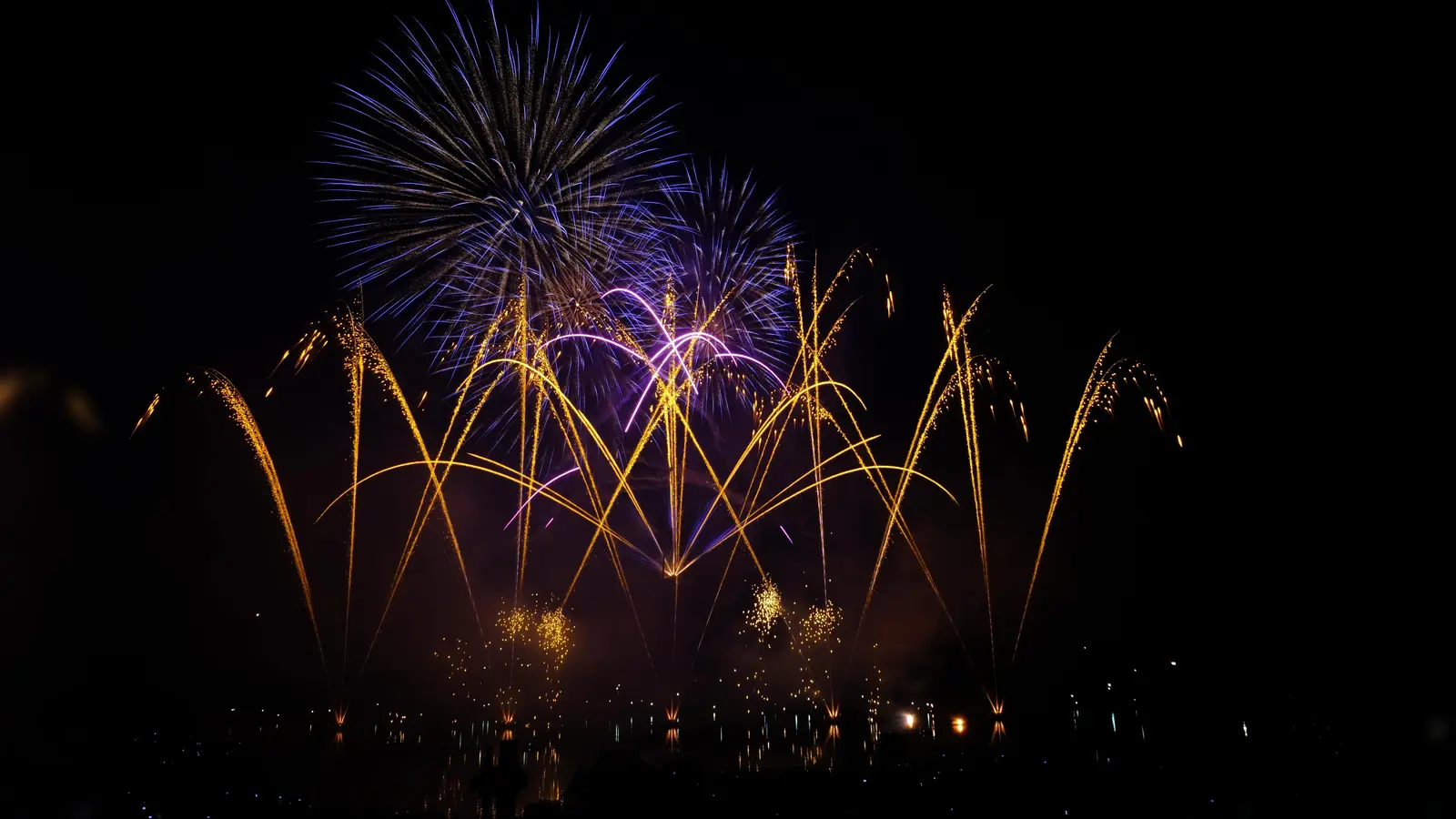 Durch das Abbrennen von Feuerwerk und Böller werden normalerweise große Mengen an Feinstaub ausgestoßen.  (F.: Bösl)