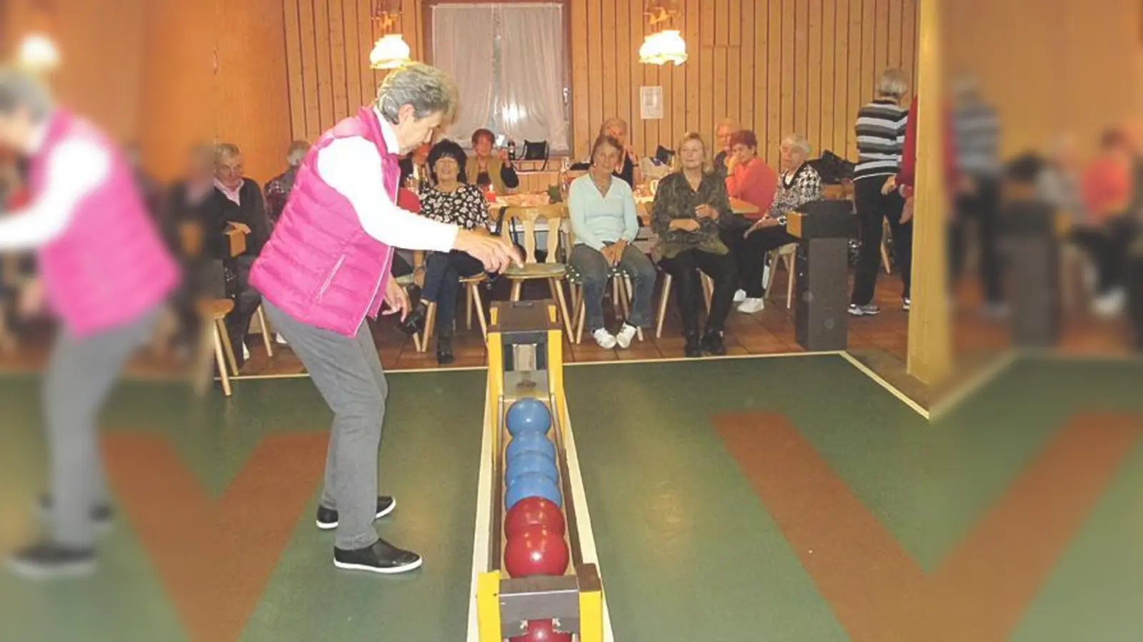 Jede Menge Spaß haben die Kegler beim gemeinsamen Kegeln unter der Woche. 	 (Foto: privat)