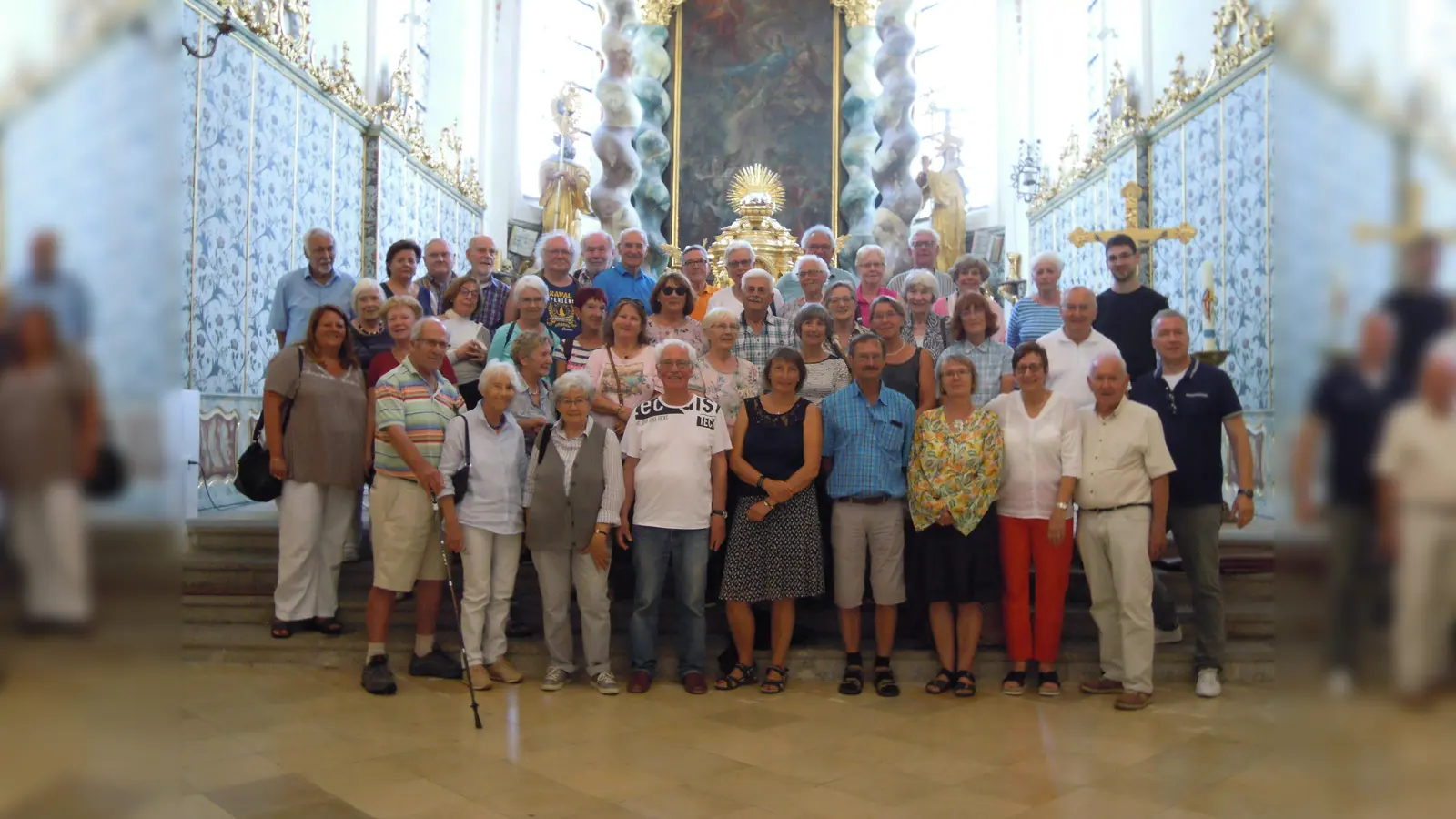 Die Reisegruppe des Historischen Vereins für den Landkreis Ebersberg in der Kirche des ehemaligen Benediktinerklosters Reichenbach. (Foto: Privat)