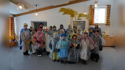Es gibt kein schlechtes Wetter, nur unpassende Kleidung - so hätte heuer das Motto der fleißigen Feldkirchner Sternsinger lauten können. (Foto: VA)