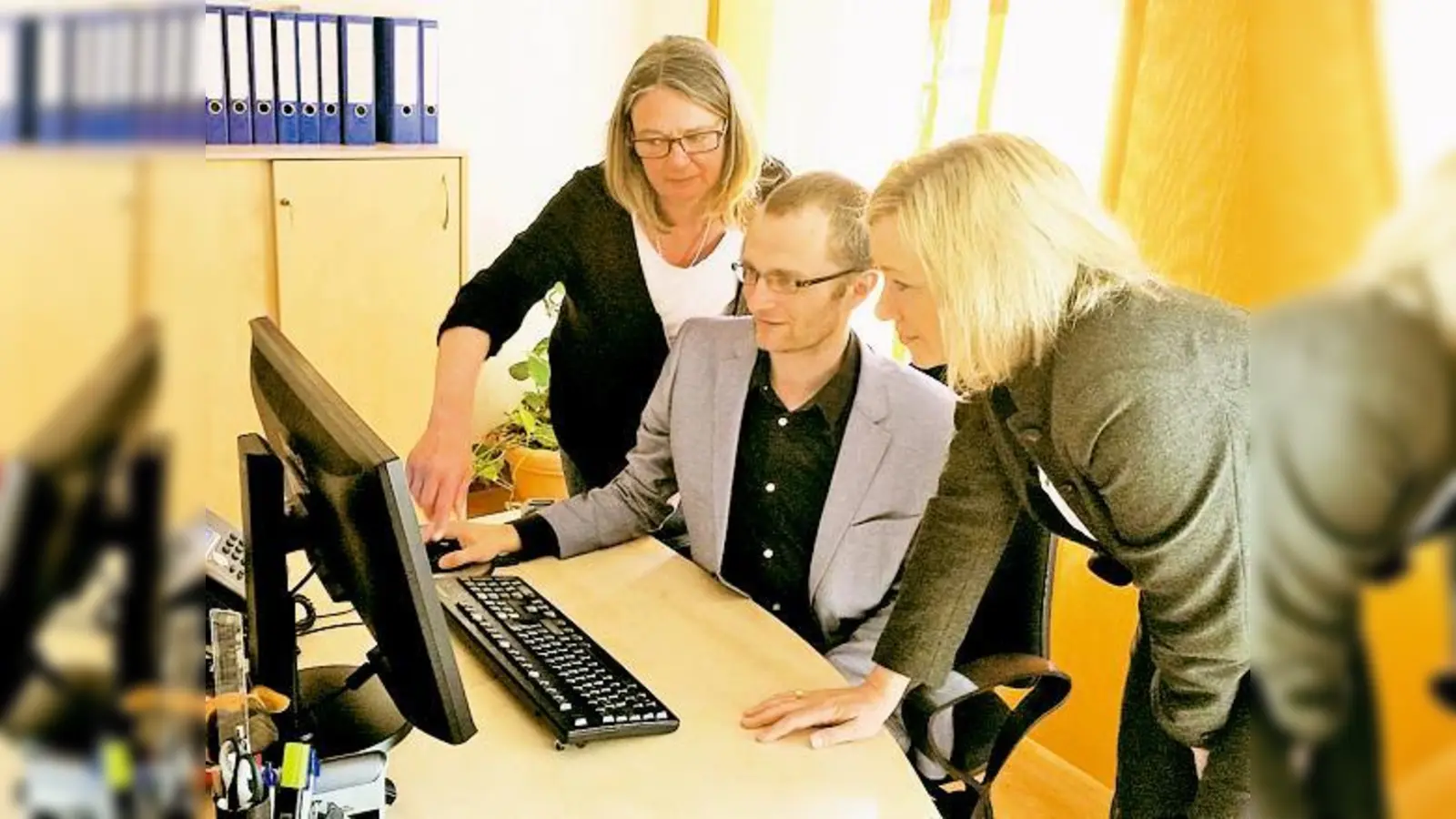 Stefan Schmidt, Leiter des Seniorendomizils Haus Bartholomäus Zorneding mit der Abgeordneten Doris Rauscher (SPD).	 (Foto: Haus Bartholomäus)