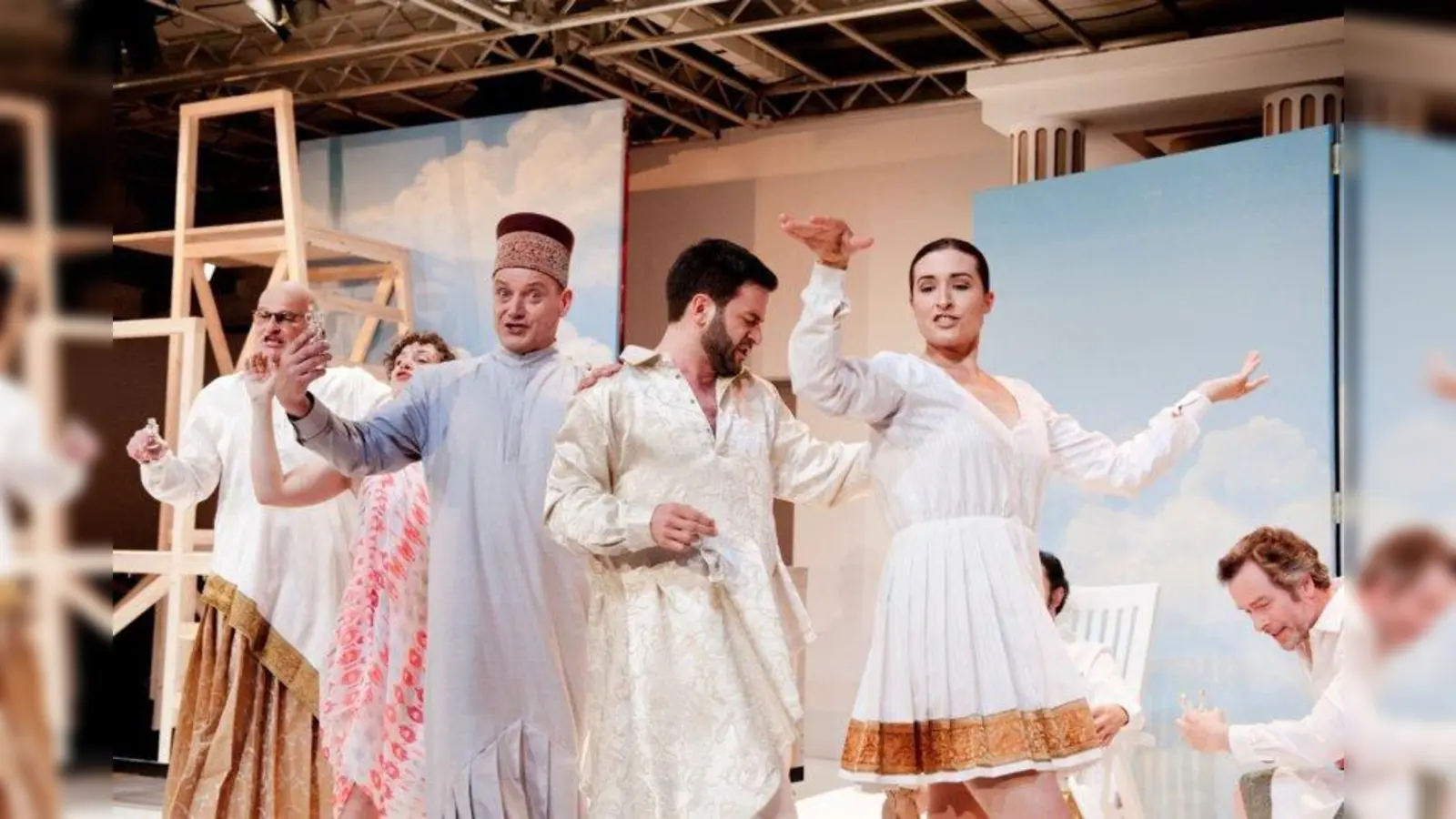 Begeisterte Publikumsstimmen im Sommer - jetzt zeigt die Pasinger Fabrik Offenbachs &amp;quot;Die schöne Helena&amp;quot; den Winter über erneut. (Foto: Hagen Schnauss)