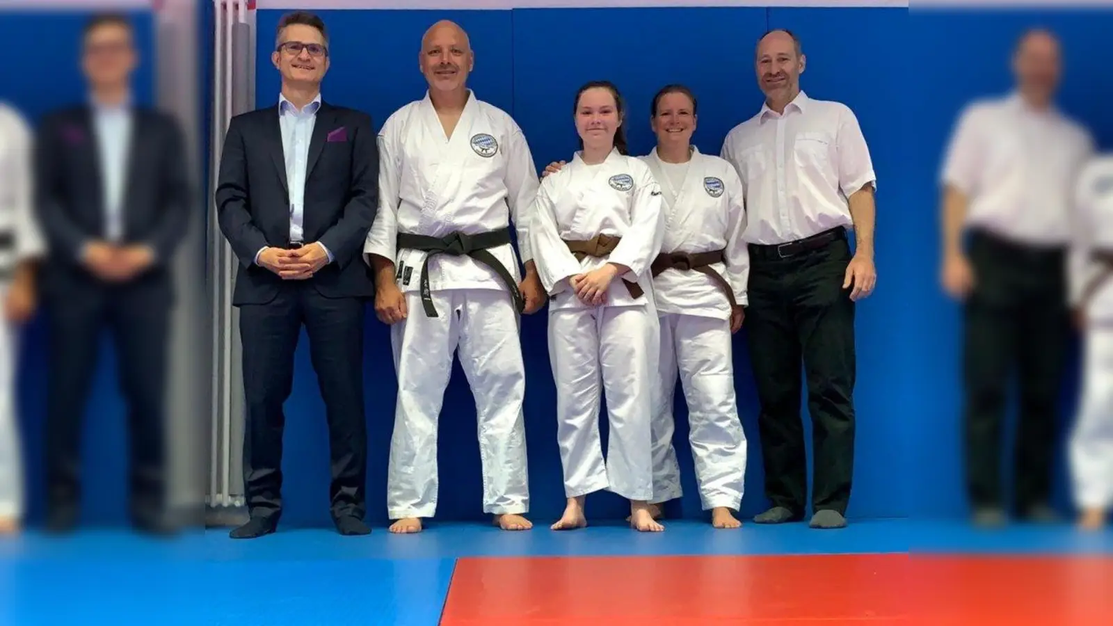 Von links: Prüfer Magnus Tölle, Uwe Wolff, Lara Wolff, Tanja Wolff und Prüfer Sebastian Ley. (Foto: Uwe Wolff, SCUG)