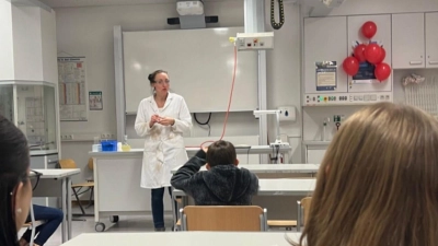 Im Chemiesaal der Georg-Büchner-Realschule (GBR) konnten künftige Fünftklässler eine Schnupperstunde erleben. (Foto: GBR)