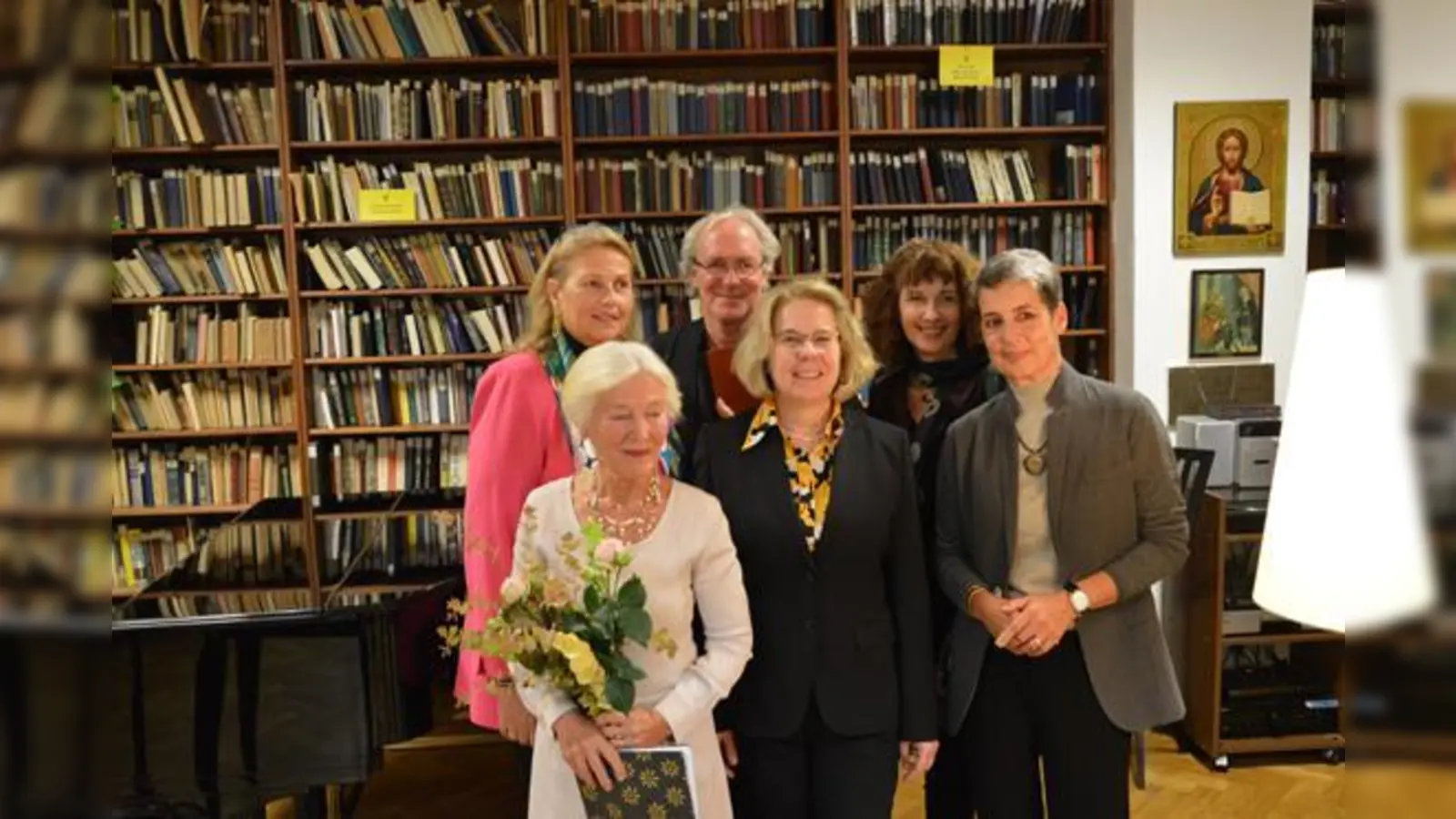 Mitwirkende beim Bibliotheksjubiläum: v.l.n.r. unten K. Zsimondy, M. Bering (BKM), T. Erschow, v.l.n.r. oben W. von Lerchenfeld, August Zirner, B. Bopf ( BKM).  (Foto: Georg von Welser)