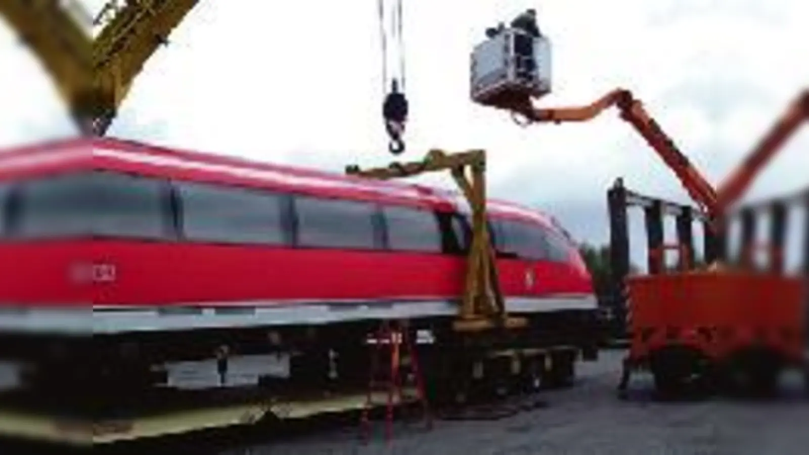 Die DB Magnetbahn GmbH kann wieder einpacken  Bund und Freistaat sind nicht bereit, die Kostenexplosion für den Bau des Transrapids zu tragen.  (Foto: Archiv)