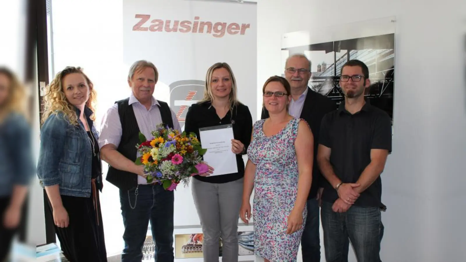 Freuen sich schon auf die Zusammenarbeit: v.l. Schulsozialarbeiterin Denisa Bordino, Schulleiter Reinhard Wiesmüller, Mladenka Kumanovic von Zausinger, Claudia Jovanovic von der Praktikumsbörse, Schulleiter Rupert Knödl und Schulsozialarbeiter Markus Hönig. (Foto: SE)