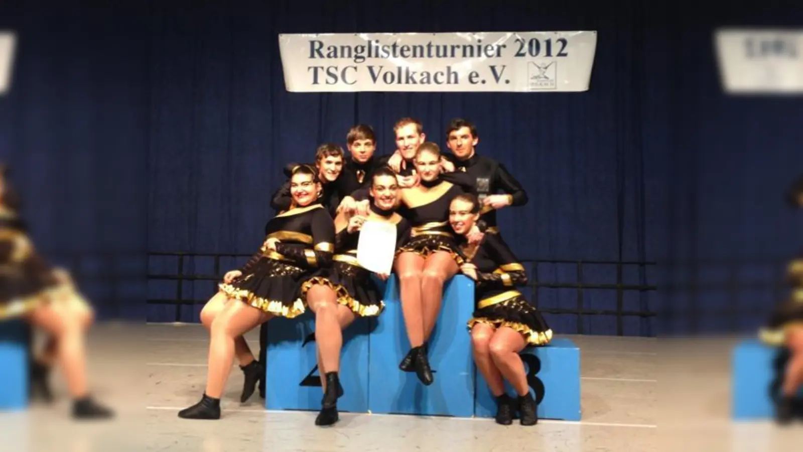 Die Tanzsportgruppe High Energy erreichte bei ihrem ersten Turnier in Würzburg den zweiten Platz. 	 (Foto: Privat)