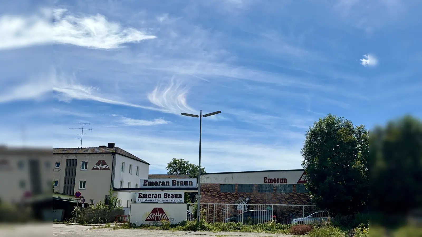 Das große Gelände der Gleisbauer-Firma Emeran Braun GmbH &amp; Co.KG befindet sich genau zwischen Planegg und Krailling an den Bahngleisen. (Foto: Ulrike Seiffert)