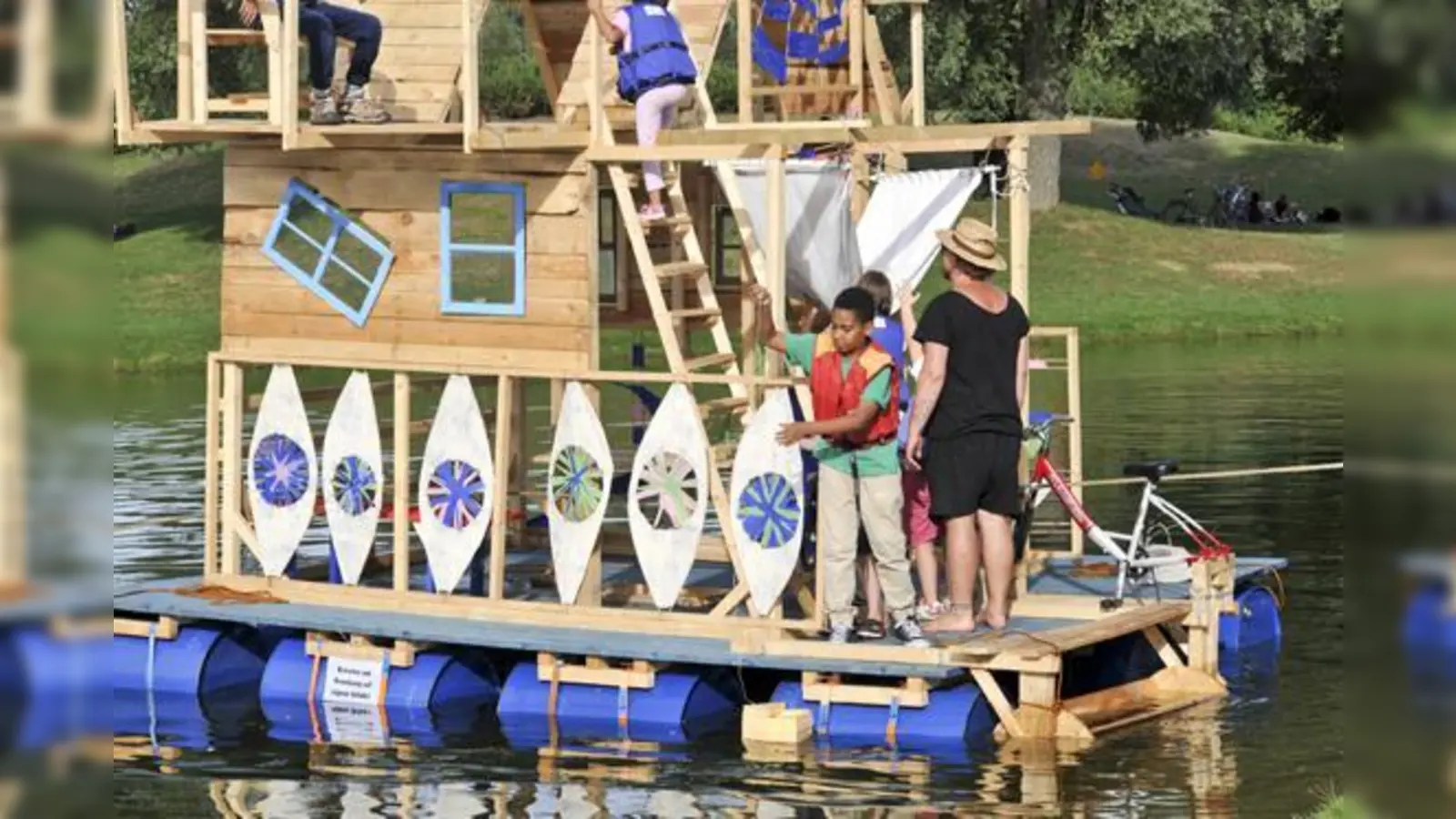 »Ich bin mit einem selbstgebauten Boot über den Olympiasee geschippert.« Wer kann das schon nach seinen Sommerferien  von sich erzählen?	 (Foto: Kultur & Spielraum e.V.)