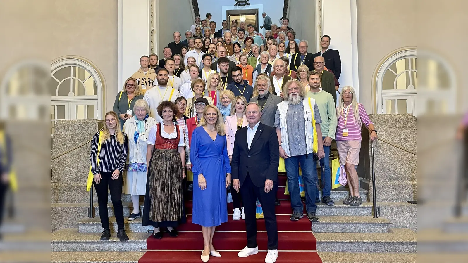 Bayerische Geschichte und moderne Demokratie hautnah erleben: Interessierte Bürger zu Besuch bei Julika Sandt und Wolfgang Heubisch im Bayerischen Landtag. (Foto: FDP)