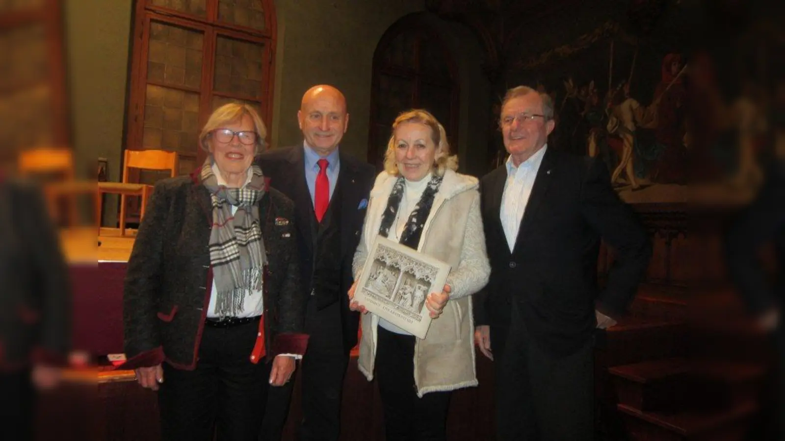 Empfang im Rathaus: v.l. Elisabeth Schosser, Oberbürgermeister Hans Rampf, Margot Günther und Alt-OB Josef Deimer, der von 1970 bis Ende 2004 Oberbügermeister von Landshut war. (Foto: Senioren Union)