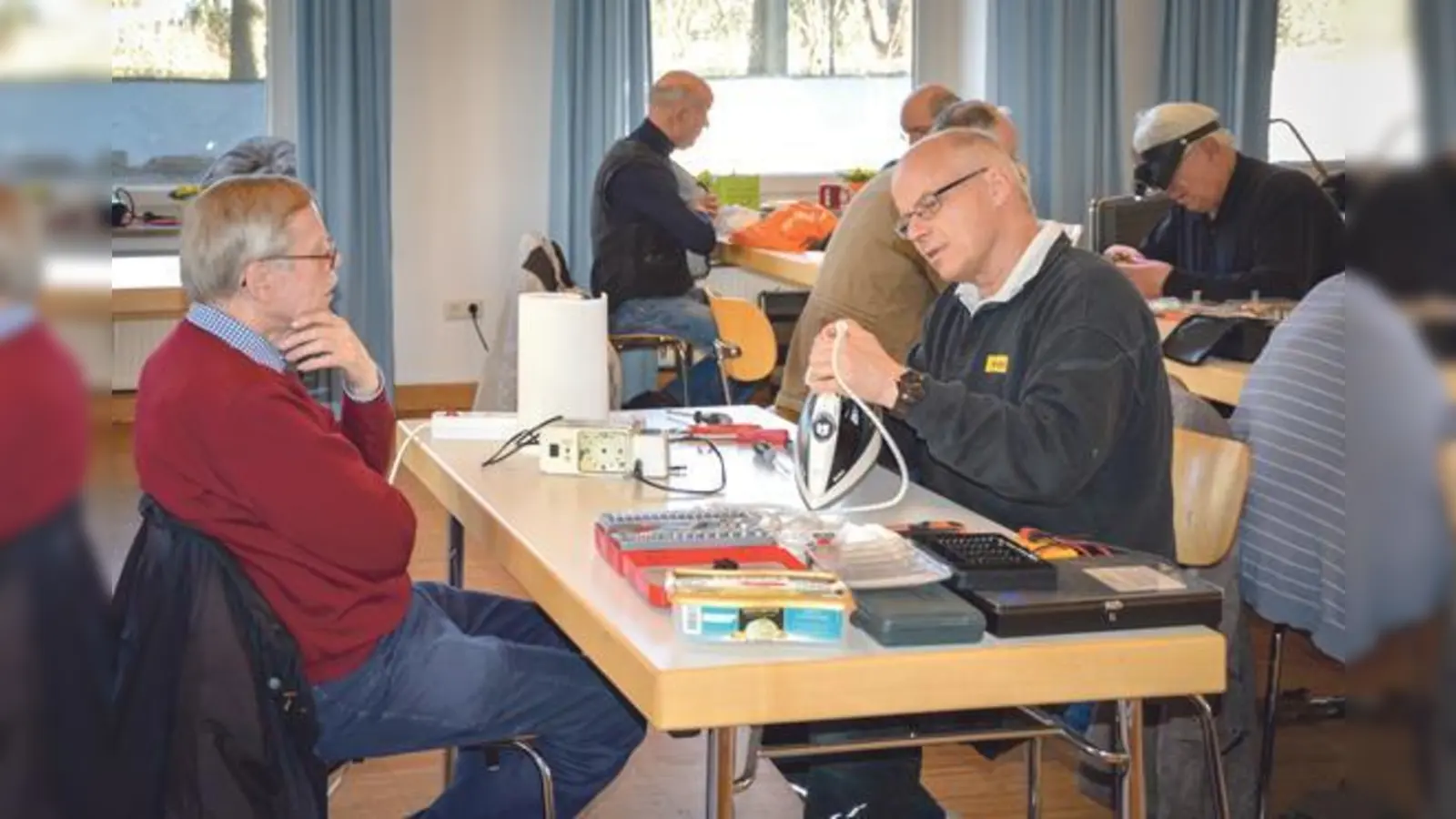 Altes reparieren und wieder einsatzbereit machen: Das ist Sinn und Zweck des Ramersdorfer Repair-Cafés.	 (Foto: VA)