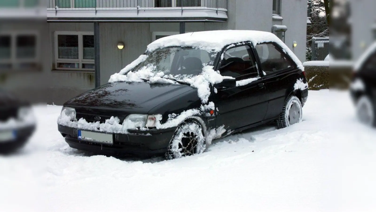 Manchmal ist es unumgänglich, Schneeketten zu montieren. (Foto: Thomas Max Müller/ pixelio.de)