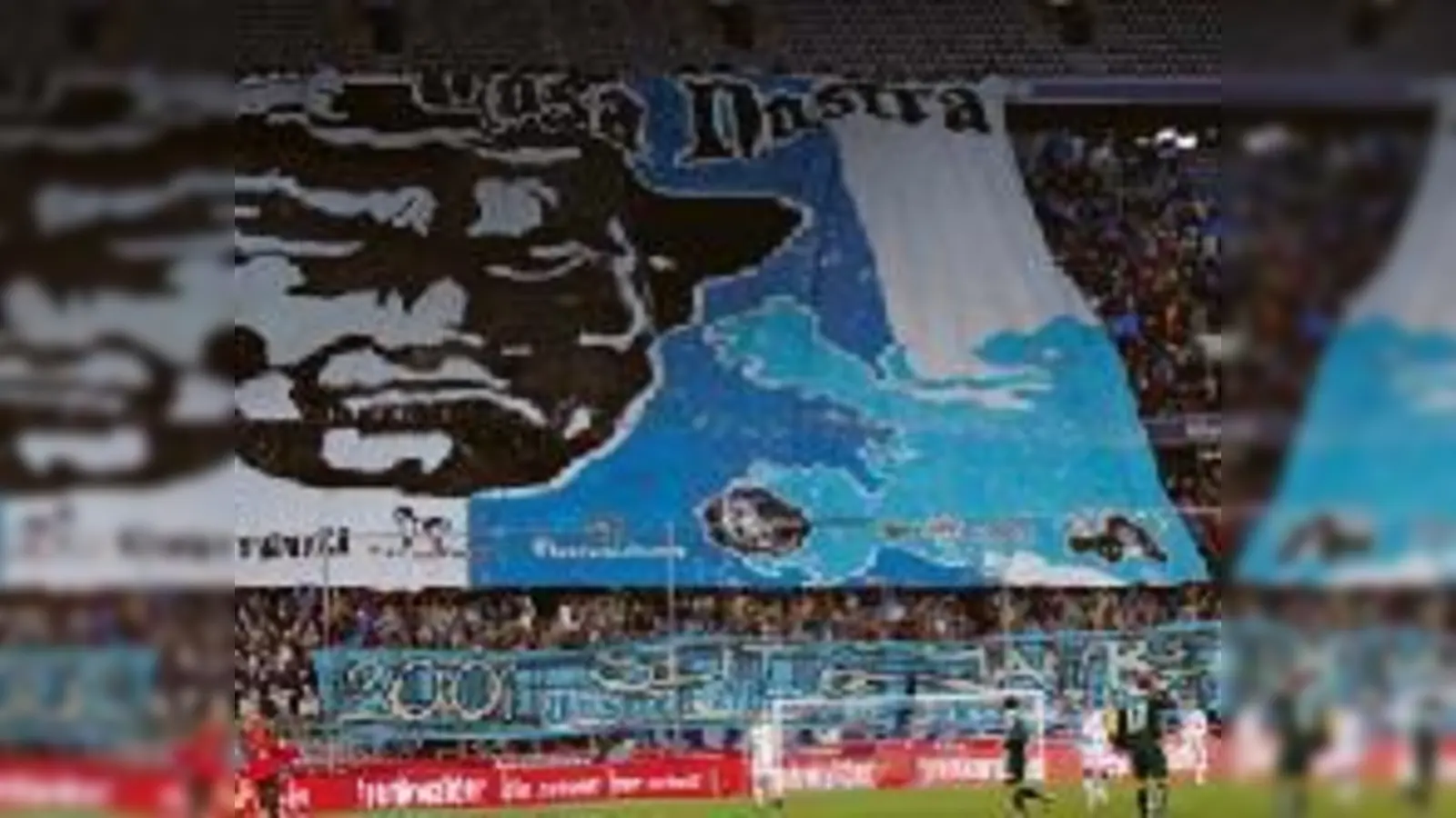 Die Löwenfans haben  wie auch die Mannschaft  alles gegeben, aber der Paderborner Abwehrriegel war nicht zu  (knacken.Foto: ly)