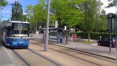 Von der Haltestelle Regina-Ullmann-Straße zweigt künftig eine knapp einen Kilometer lange Tramstrecke zum S-Bahnhof Johanneskirchen ab. (Foto: bas)