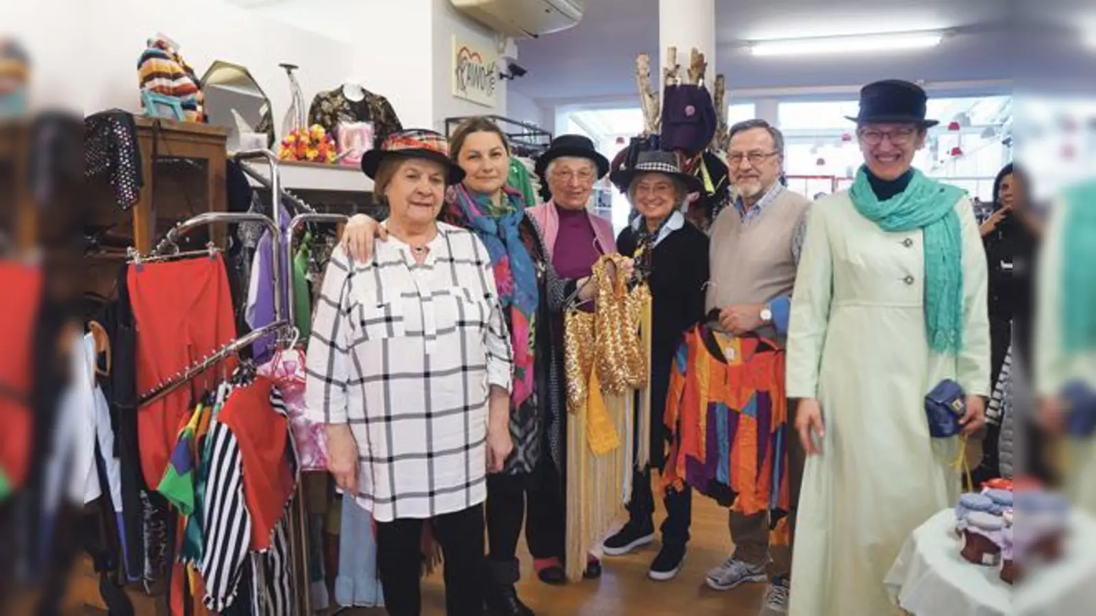 Gabriela Goltios und ihr Team freuen sich über viele Faschingsfreunde in der Klawotte, denn auch für sie gibt es ein reichhaltiges Angebot.                                                         (Foto: Privat)