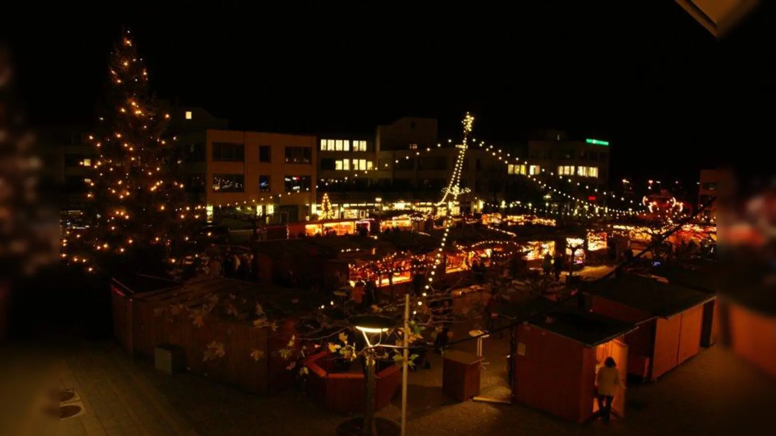 Abendlichter Lichterglanz auf dem 40. Germeringer Christkindlmarkt (Foto: Eisinger)