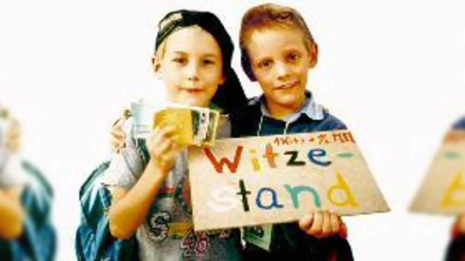 Wer Vollbürger ist, kann in Mini München einen eigenen Gewerbebetrieb errichten. Die beiden Jungs machen es vor mit dem Witzestand  (Foto: MiMü)