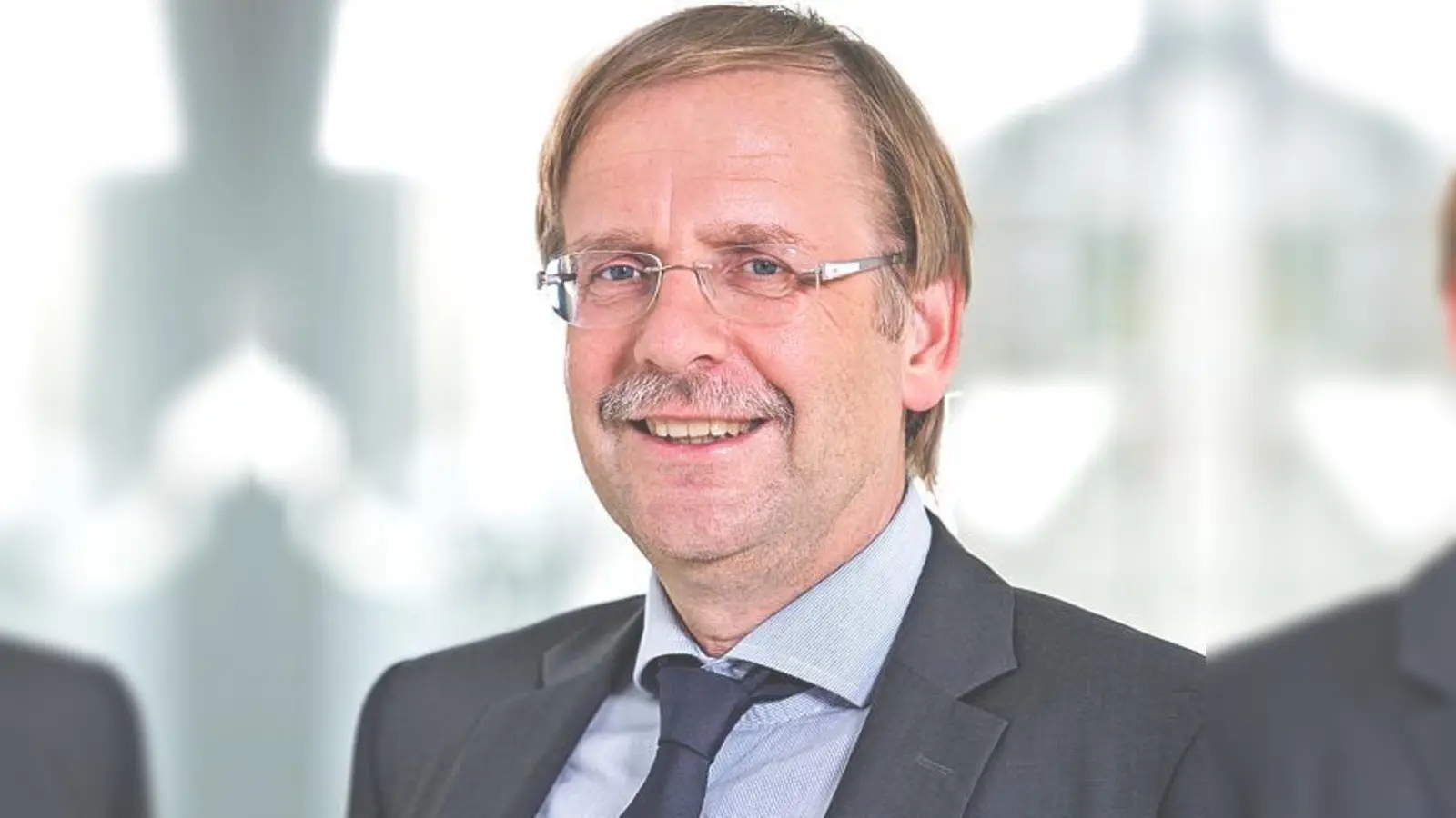 Wegen »hervorragender Leistungen für das Gemeinwesen« wurde Rainer Koch das Verdienstkreuz verliehen. 	 (Foto: BFV)