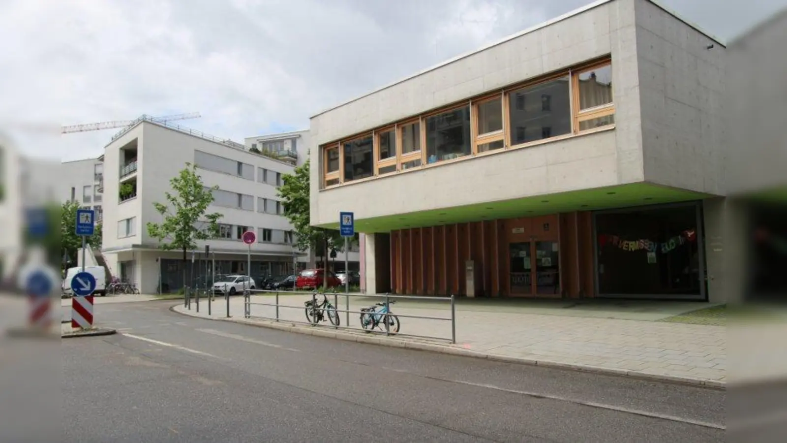 An der Grundschule in der Helmholtzstraße wird es ab kommenden Schuljahr einen Kooperativen Ganztag geben. (Foto: sb)