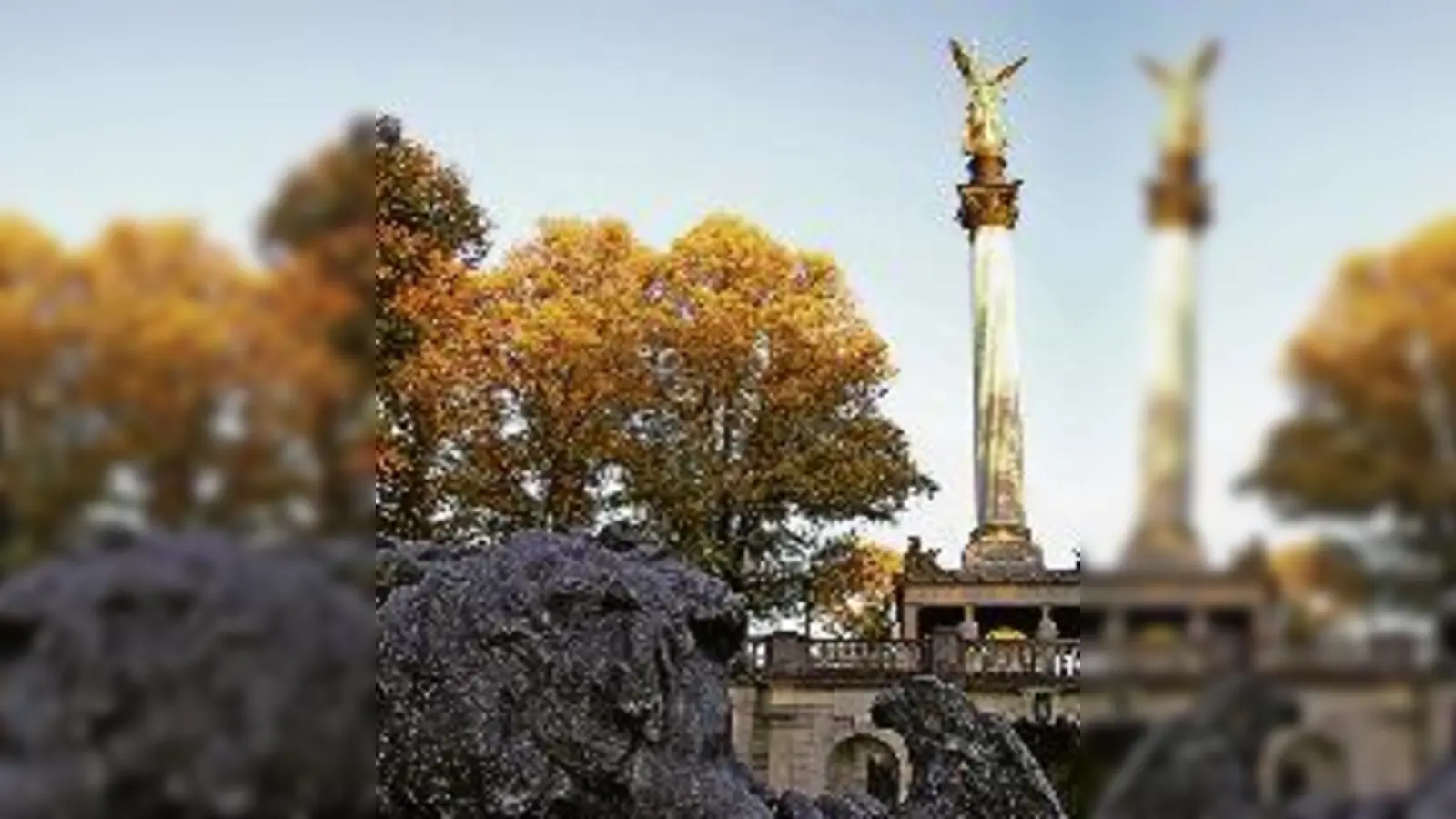 Fließt beim Brunnenputto unterm Friedensengel das Chi harmonisch? Die Volkshochschultour wird das <br><br>klären. 	 (Foto: Winfried Eckardt)