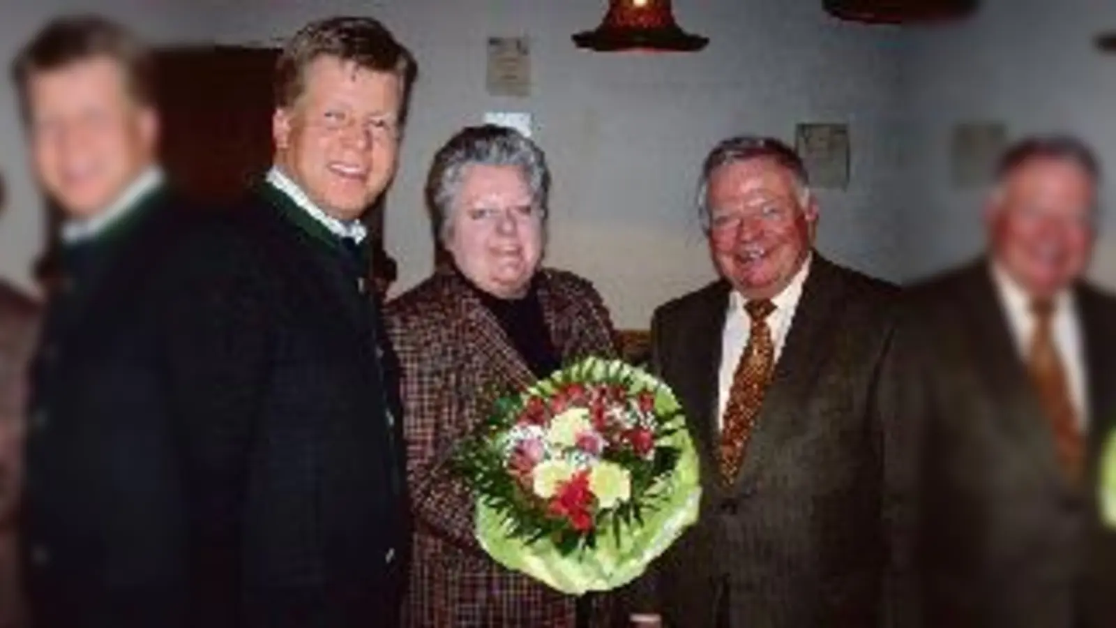 Der Kreisvorsitzende und Stadtrat Robert Brannekämper (li.), Eva Caim und der bisherige Ortsvorsitzende Reinhard Mengele.  (Foto: VA)
