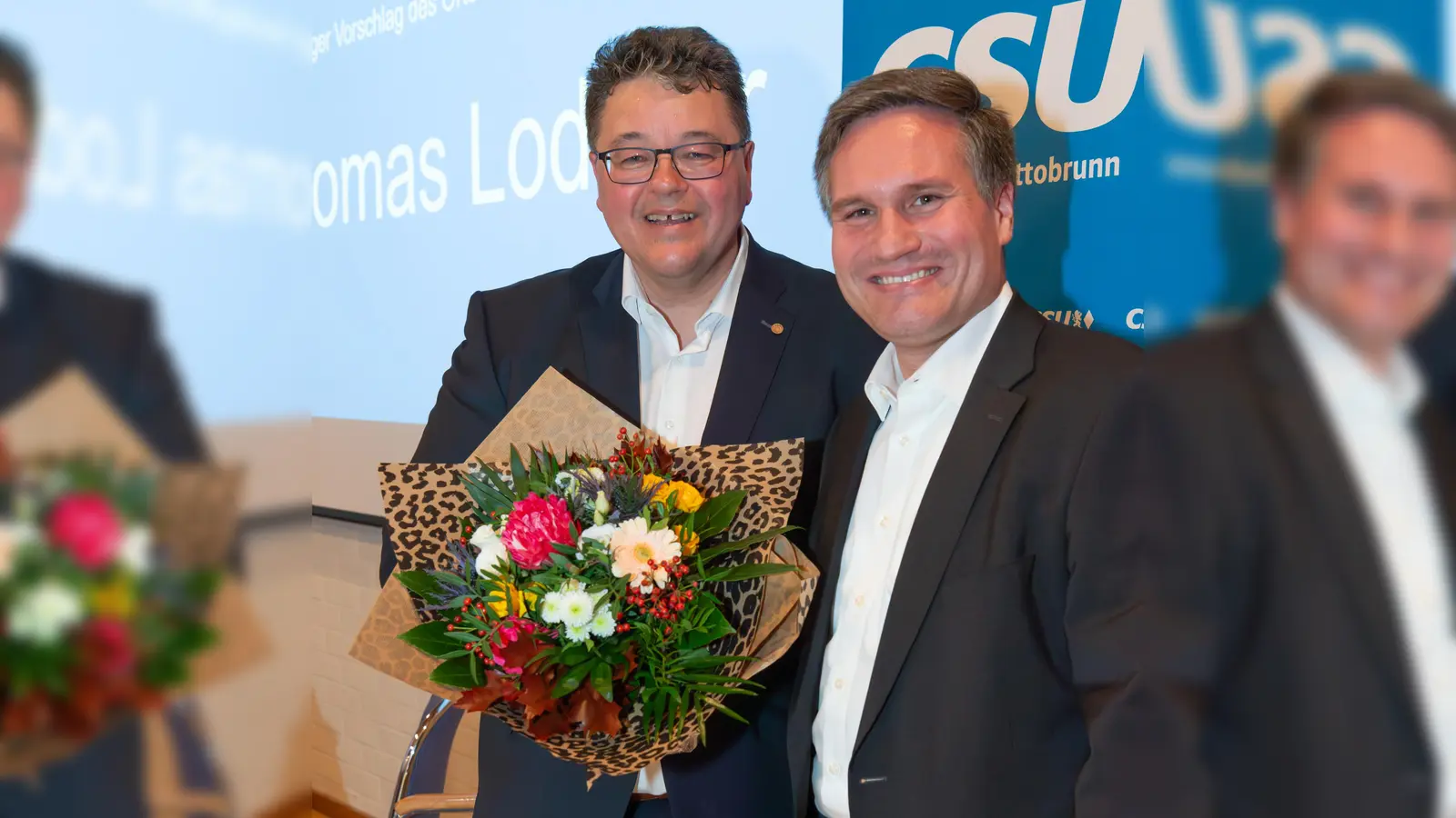 CSU-Ortsvorsitzender Theodor Fall gratuliert Bürgermeister Thomas Loderer zur Nominierung. (Foto: monika_wrba)