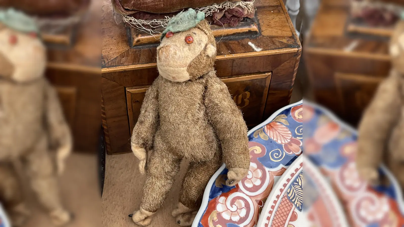 Neben einer Vielzahl von Büchern gibt es auch einige Antiquitäten zu entdecken. (Foto: hw)