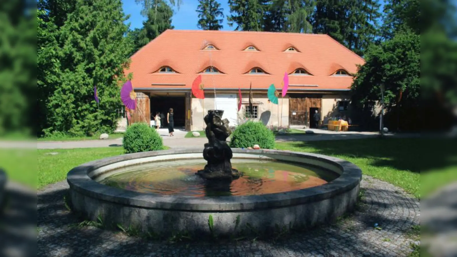 Wunderbare Atmosphäre, herrliche Akustik: Das ehemalige Wirtschaftshaus des Schlosses Fußberg in Gauting bietet einen idealen Ort für das Kleine Sommerfestival. (Foto: privat)
