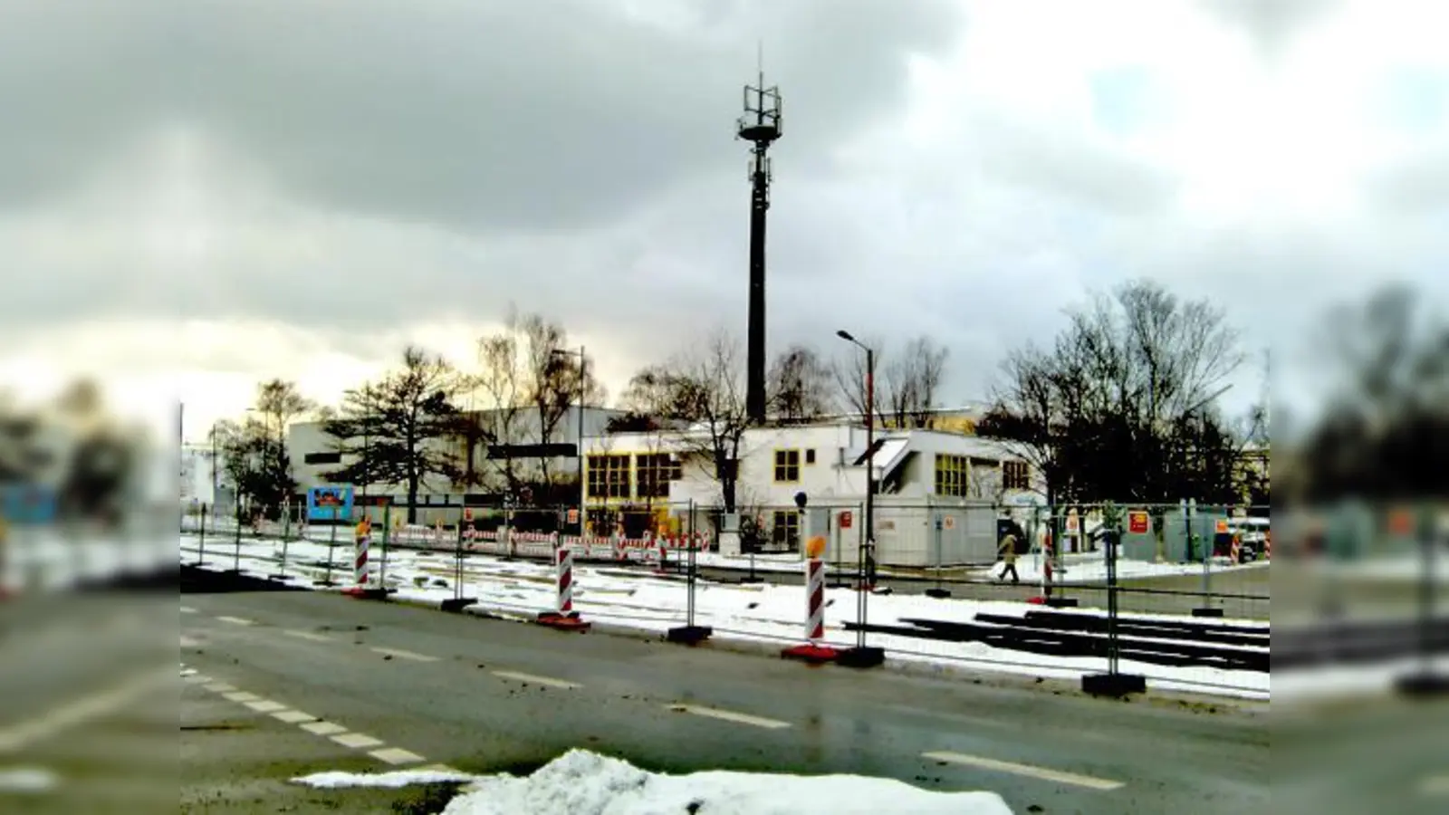 Der Sendemast an der Cosimastraße. Schon bei der Installation wehrte sich der BA.	 (Foto: ikb)