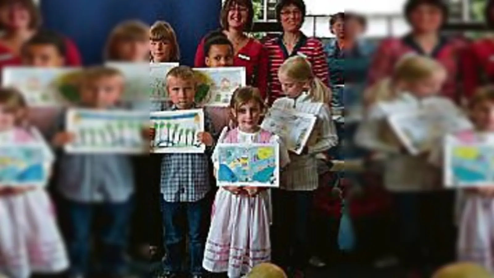 Stolz präsentierten die Kinder ihre Werke.  (Foto: VA)