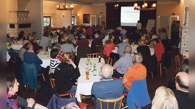 Auf reges Interesse bei rund 100 Besuchern stieß der Diskussionsabend zur Wimmerwiese im Limone in Pöring. 	 (Foto: VA)