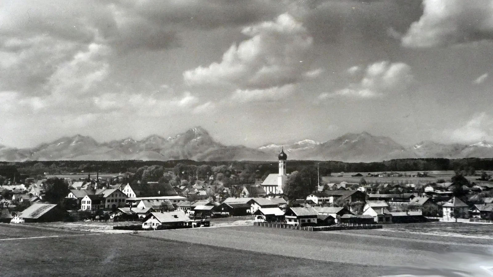 Ein beschaulicher, kleiner Ort - das war die heutige Stadt Grafing zu vergangenen Zeiten.  (Foto: Robert Kristen)