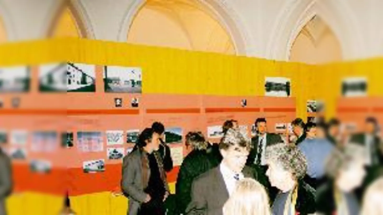 Absolut sehenswert: Die informative Ausstellung in der Rathausgalerie über die 200-jährige Geschichte der Lokalbaukommission. 	 (Foto: LKB)
