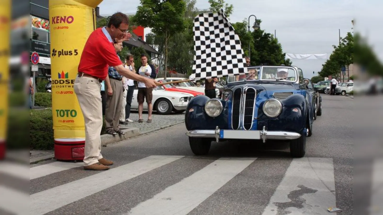 Die Startfahne wird auch in diesem Jahr Oberbürgermeister Andreas Haas schwenken. (Foto: Andreas Neumeier)