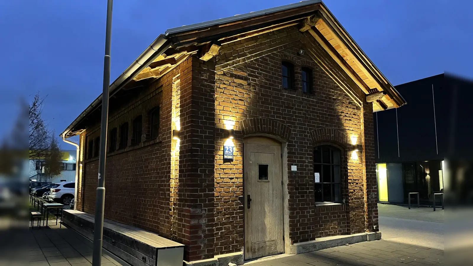 Das 50 Quadratmeter kleine frühere Abort ist heute eine kleine bayerische Wirtschaft geworden.  (Foto: pst)