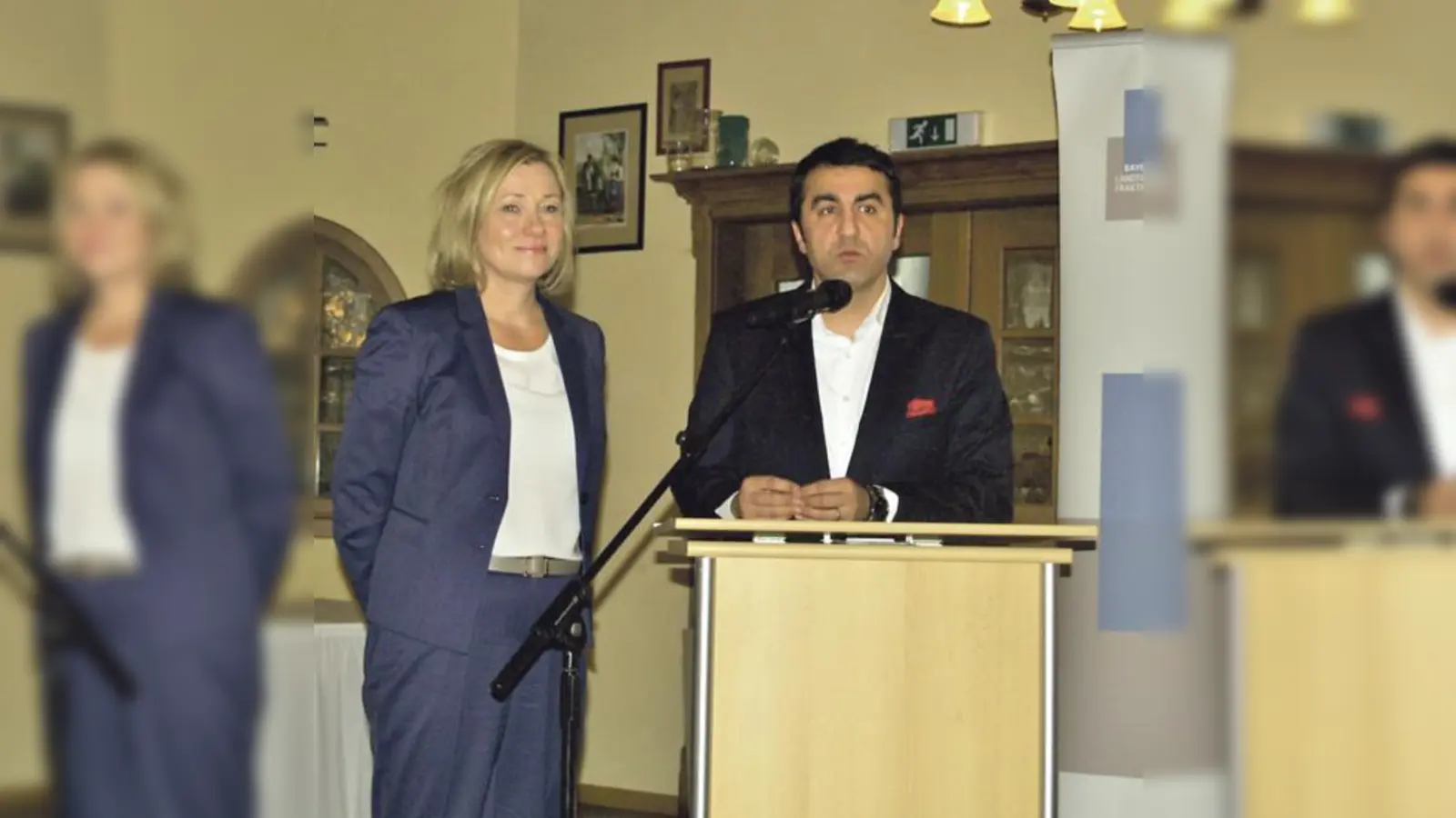 Doris Rauscher mit dem migrationspolitischen Sprecher der SPD Landtagsfraktion Arif Tadelen. 	 (Foto: MdL)