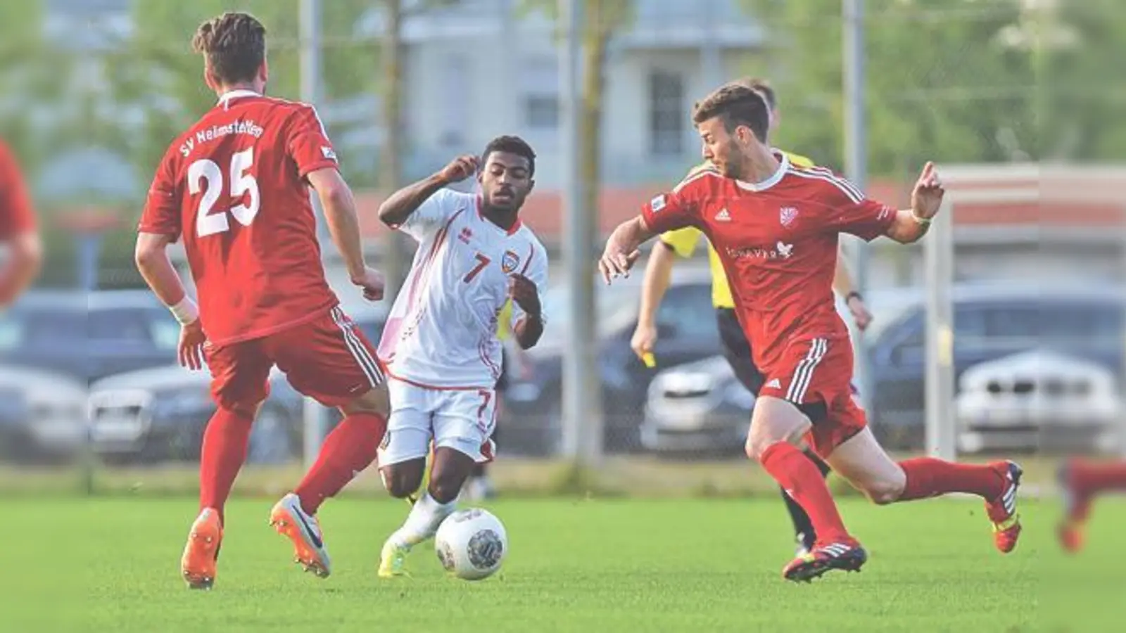 Der SV Heimstetten muss wohl erneut um den Klassenerhalt in der Regionalliga kämpfen (hier eine Szene aus dem Testspiel gegen die U23 der Vereinigten  Arabischen Emirate). Zum Auftakt geht es am Samstag nach Fürth. 	 (Foto: Leifer)