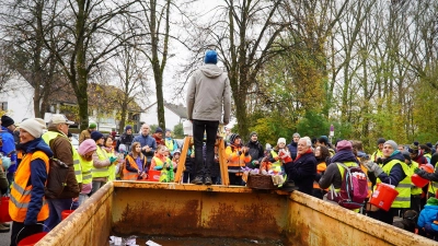 Jedes Jahr beteiligen sich zahlreiche Helfer an der Aktion „Saubere Landschaft”. (Foto: Stadt Freising)
