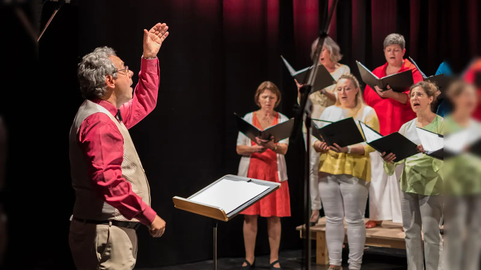 Der Zornedinger Kammerchor bietet am Samstag ein interessantes Programm mit Musik aus Kuba und Argentinien. (Foto: Michael Zapke)