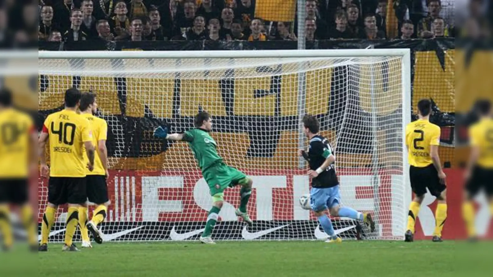 Benjamin Lauth beim 1:0-Siegtreffer in Dresden.  (Foto: A. Wild)