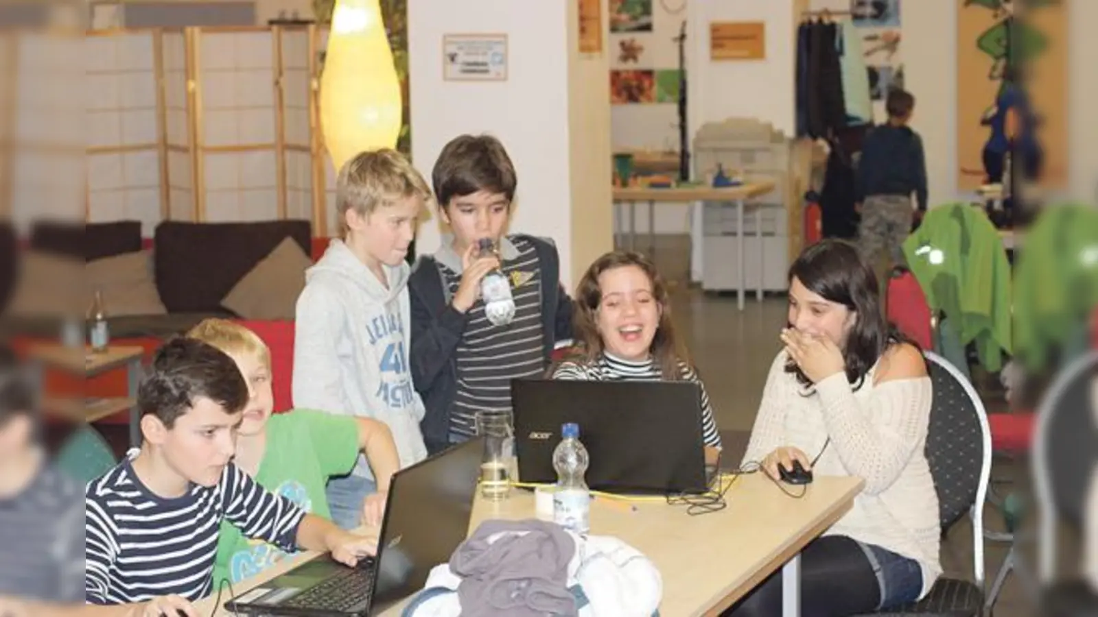 Kinder beim net-compass-Kurs.           (Foto: Café Netzwerk/KJR)