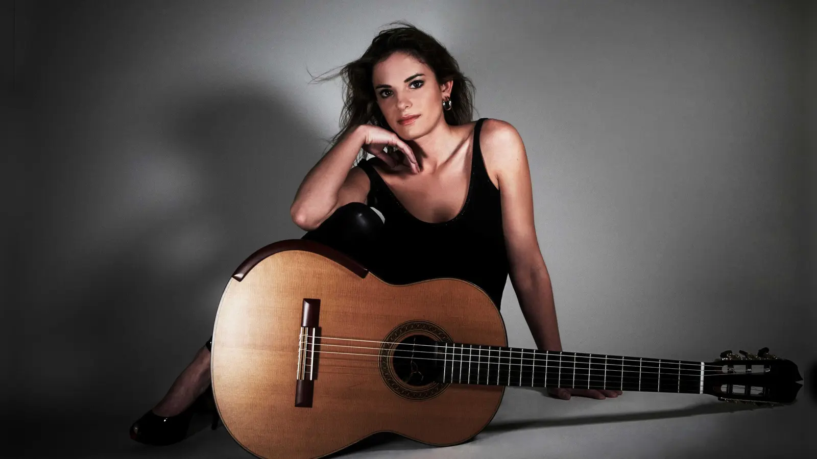 Mit Ana Vidović wird am zweiten Abend des 9. Festivals der Gitarre eine der bedeutensten klassischen Gitarristinnen weltweit zu hören sein.  (Foto: Ottobrunner Konzerte)